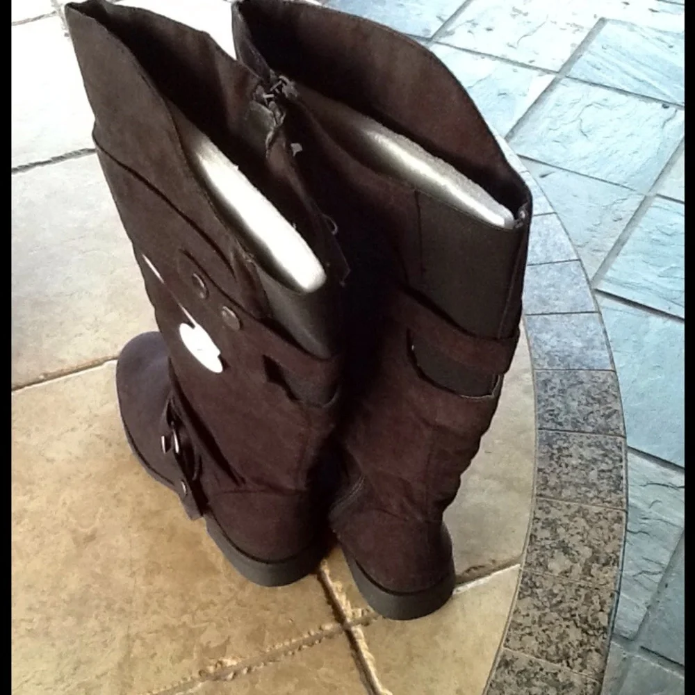 BLACK BOOTS - nwt